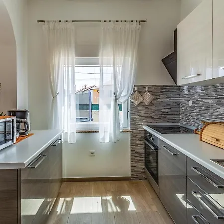 3 Bedroom Awesome In Marčana