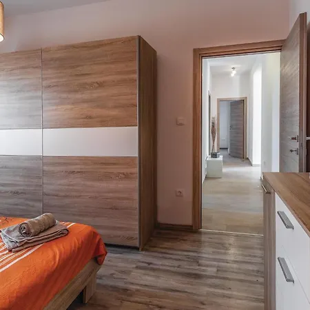 3 Bedroom Awesome In Holiday home *