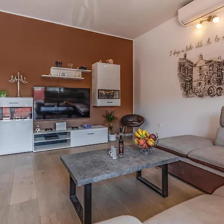 3 Bedroom Awesome In Holiday home *