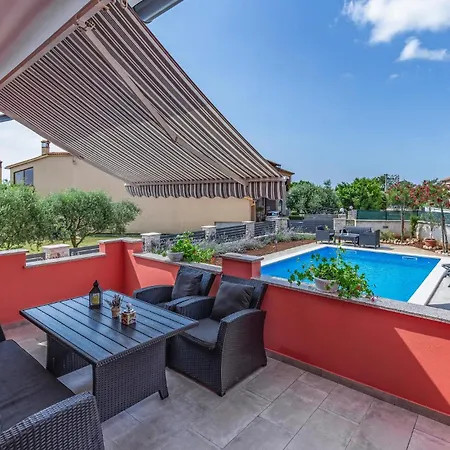 3 Bedroom Awesome In Marčana