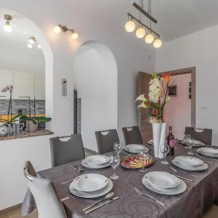 Holiday home 3 Bedroom Awesome In *