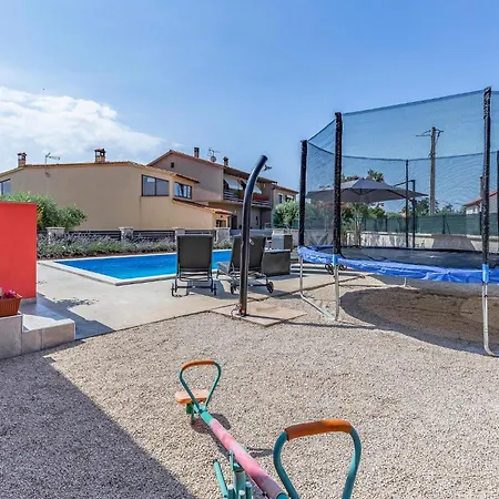 Holiday home 3 Bedroom Awesome In