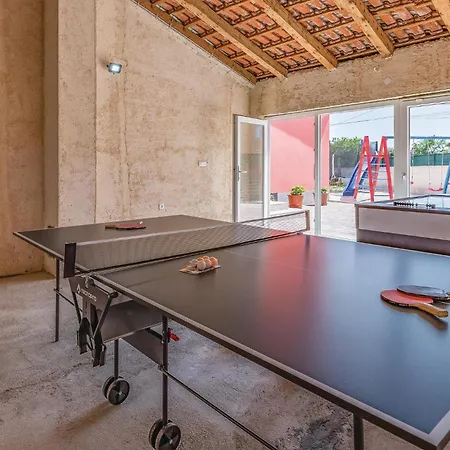 3 Bedroom Awesome In Holiday home *