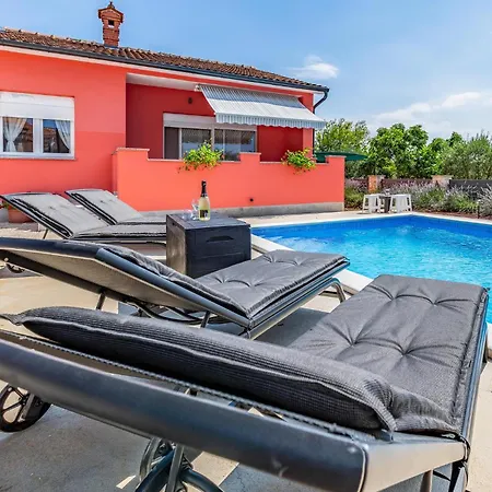 3 Bedroom Awesome In Holiday home Marcana
