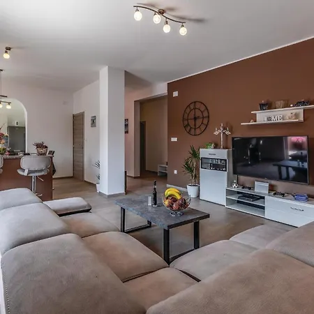 3 Bedroom Awesome In * Marčana