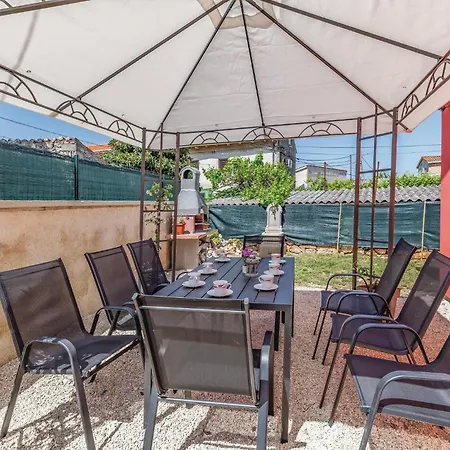 3 Bedroom Awesome In Holiday home
