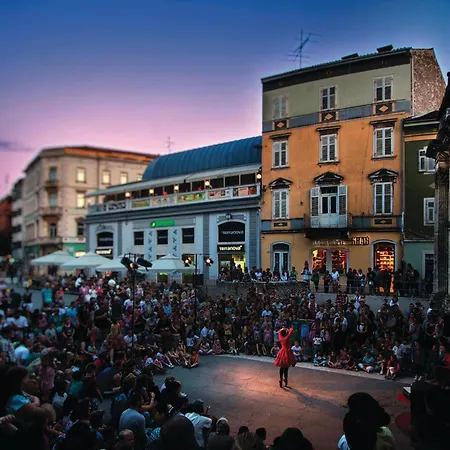 Casa de Férias 3 Bedroom Awesome In Marčana