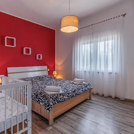 3 Bedroom Awesome In Holiday home Marcana