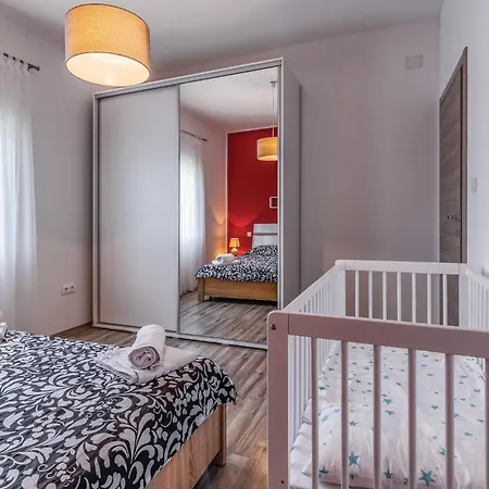 3 Bedroom Awesome In Holiday home *